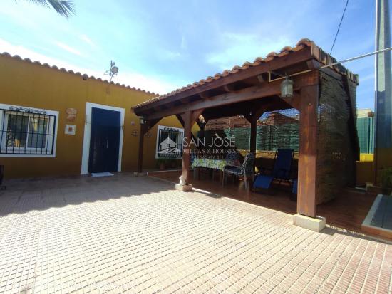  SE VENDE CHALET EN ELDA ZONA SANTO NEGRO A 1 MINUTO DEL PUEBLO. - ALICANTE 