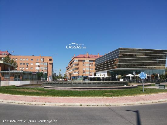 FRESNOS - 3 habitaciones, 2 baños, terraza y jardín de 100 m2. Garaje, trastero y piscina. - MADRI