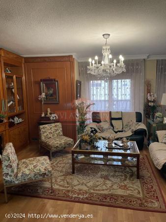 SE VENDE MAGNIFICA VIVIENDA EN EL CENTRO DE ALBACETE, CON PLAZA DE GARAJE. - ALBACETE