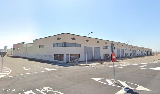 LOTE DE 13 NAVES INDUSTRIALES EN LA CALLE TELÉGRAFO DE BARCIENCE - TOLEDO