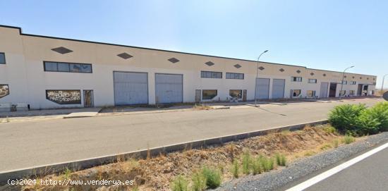 LOTE DE 13 NAVES INDUSTRIALES EN LA CALLE TELÉGRAFO DE BARCIENCE - TOLEDO