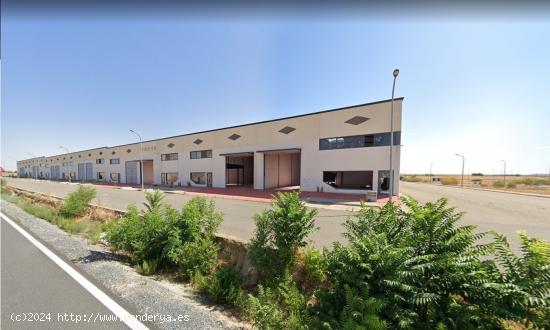 LOTE DE 13 NAVES INDUSTRIALES EN LA CALLE TELÉGRAFO DE BARCIENCE - TOLEDO