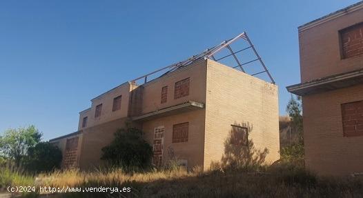 EDIFICIO EN CONTRUCCIÓN EN LA URBANIZACIÓN LAS VEGAS DEL TAJO EN BREA DE TAJO (MADRID) - MADRID