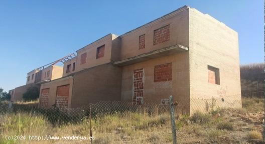 EDIFICIO EN CONTRUCCIÓN EN LA URBANIZACIÓN LAS VEGAS DEL TAJO EN BREA DE TAJO (MADRID) - MADRID