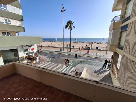 APARTAMENTO FRONTAL AL MAR EN PASEO MARITIMO - CADIZ