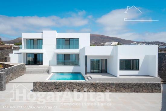 ¡VISTAS DESPEJADAS! VILLA SEMINUEVA CON PISCINA, GARAJE Y TERRAZA - LAS PALMAS