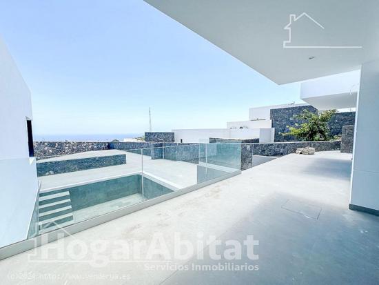 ¡VISTAS DESPEJADAS! VILLA SEMINUEVA CON PISCINA, GARAJE Y TERRAZA - LAS PALMAS