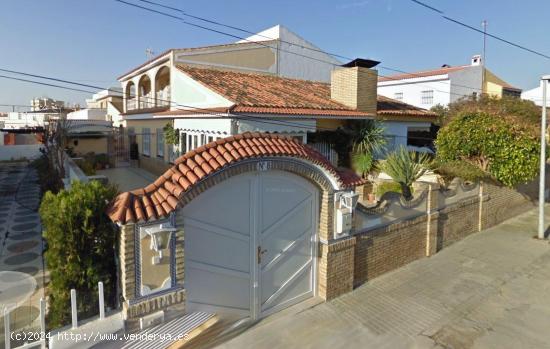  CHALET UNIFAMILIARA PAREADO 169 M2/II PLANTAS. PARCELA 242 M2 - HUELVA 