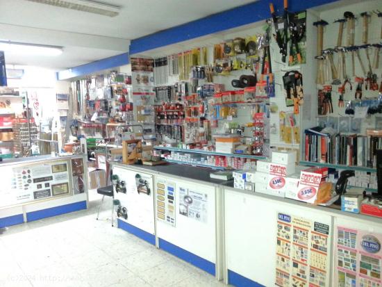 EN VENTA LOCAL COMERCIAL ACONDICIONADO - LUGO