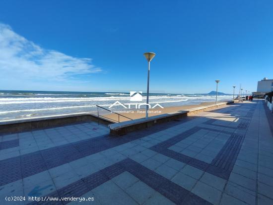 Apartamento con vistas al mar situado en 2ª línea playa Piles a solo 20 metros del mar - VALENCIA