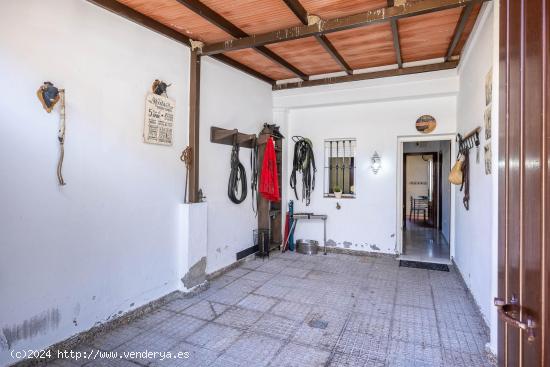 Excelente casa adosada en pleno corazón de Palomares del Río - SEVILLA