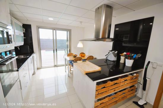 Chalet de 3 dormitorios con piscina en la Urb Serramar - TARRAGONA