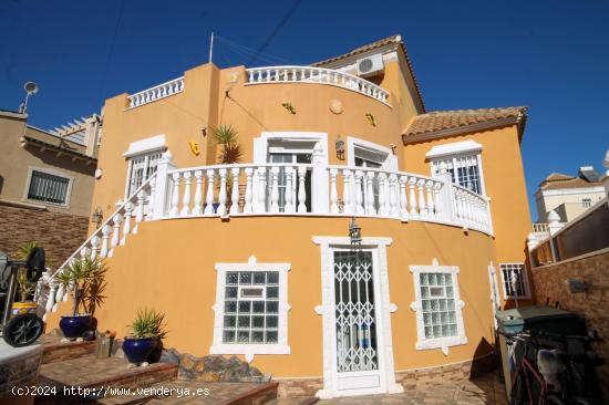 4 Bedroom Detached Villa with Private Pool in Villamartin - ALICANTE