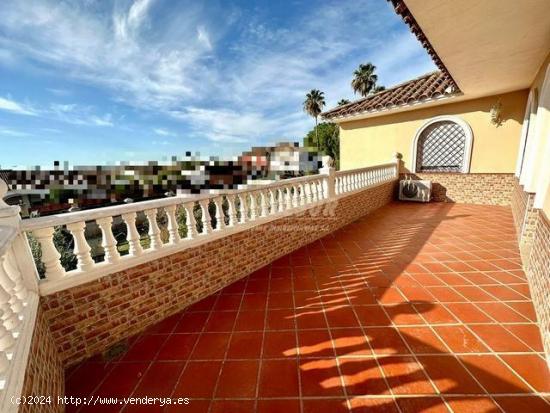 PRECIOSA CASA EN ZONA VILLARRUBIA. Parcela de unos 1600m² aprox con gran casa de unos 250m². - COR