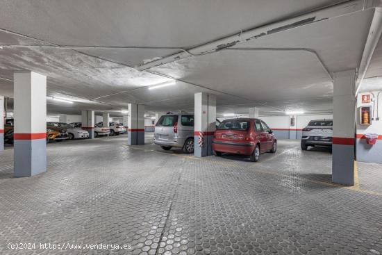 Melchor Almagro.. Plaza de aparcamiento para coche pequeño. - GRANADA