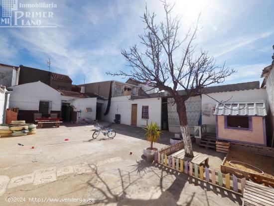 *Casa con 376 m2 de parcela y 9,50m de fachada, 5 dormitorios, amplio patio y garaje* - CIUDAD REAL