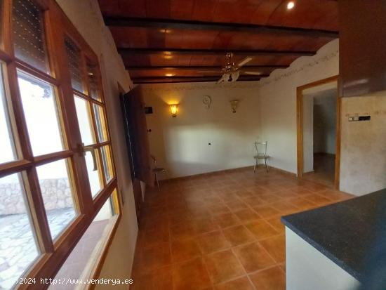 ¡CASA CON UN GRAN PATIO EN CAÑADA DEL TRIGO! - MURCIA