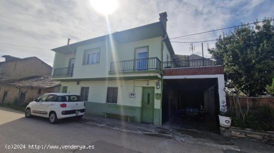 SE VENDE CASA CON UNA EXCELENTE UBICACION EN CARRACEDELO - VILLAMARTIN DE LA ABADIA - LEON