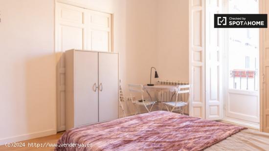 Habitaciones para alquilar en apartamento de 5 dormitorios en Madrid - MADRID