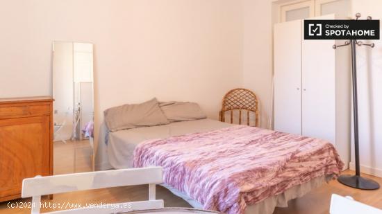 Habitaciones para alquilar en apartamento de 5 dormitorios en Madrid - MADRID