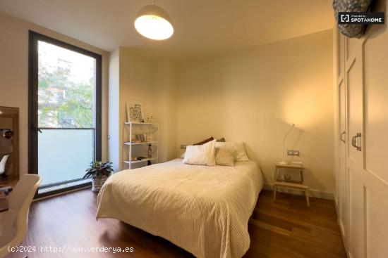 Habitación en piso compartido en barcelona. - BARCELONA