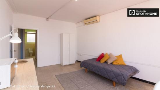 Alquiler de habitaciones en piso de 4 dormitorios en La Bordeta - BARCELONA