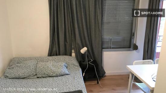 Piso entero de 5 habitaciones en valència. - VALENCIA