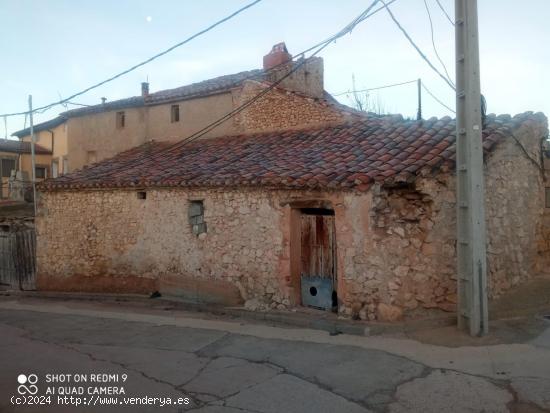 SE VENDE CASA DE PUEBLO PARA REFORMAR EN BAÑÓN - TERUEL