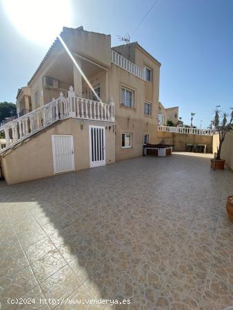 Chalet independiente  en Los Balcones - ALICANTE