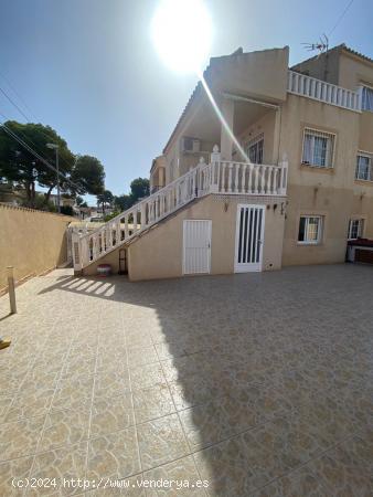 Chalet independiente  en Los Balcones - ALICANTE