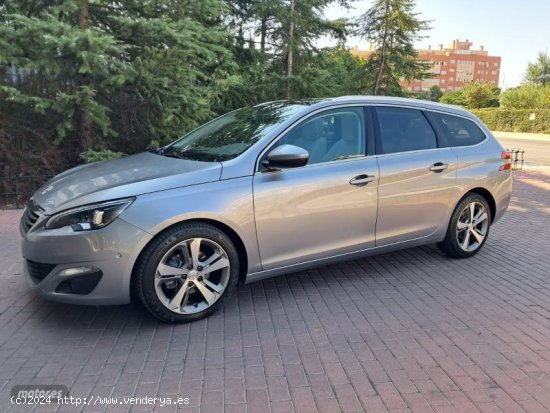  Peugeot 308 1.2i 130CV CAMBIO AUTOMATICO de 2015 con 130.000 Km por 10.475 EUR. en Madrid 