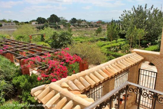 CASA DE ESTILO NAZARÍ - ALICANTE