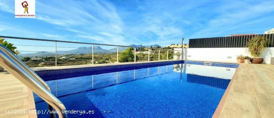 MAGNIFICA VILLA EN EL PUEBLO DE BENISSA CON PISCINA PRIVADA E IMPRESIONANTES VISTAS. - ALICANTE