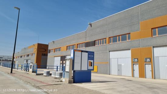  Conjunto de naves industriales a la venta en Empresarium - ZARAGOZA 