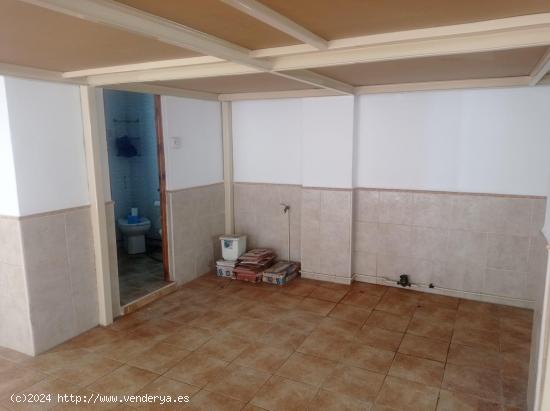 21Inmobiliarias vende este bajo , en zona muy tranquila - VALENCIA