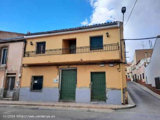  Amplia vivienda familiar en el corazón de Montealegre del Castillo - ALBACETE 