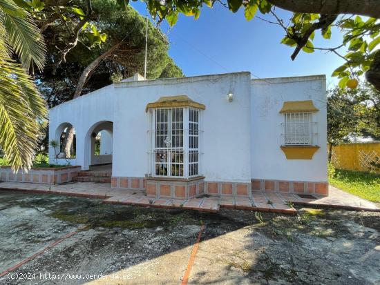 Chalet con piscina en Pago Melilla - CADIZ