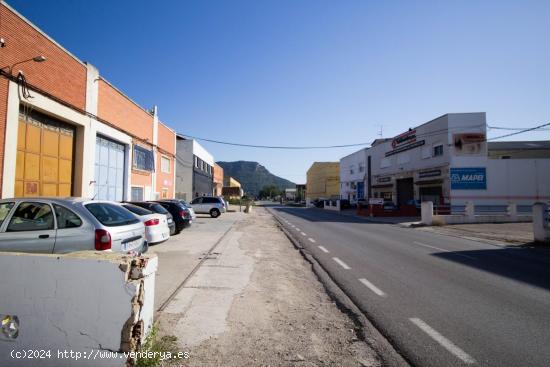 NAVES INDUSTRIALES CON DOBLE ENTRADA - VALENCIA