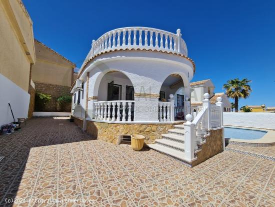 CHALET INDEPENDIENTE CON PISCINA EN GRAN ALACANT - ALICANTE