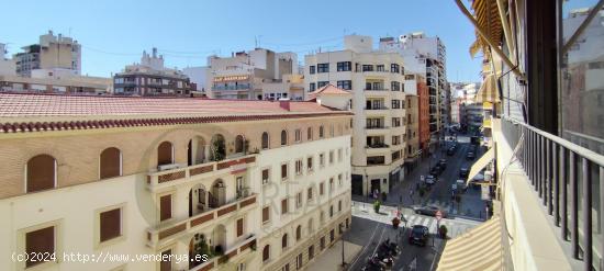  Amplio Piso  de 3 dormitorios en el Corazón de Alicante - ALICANTE 