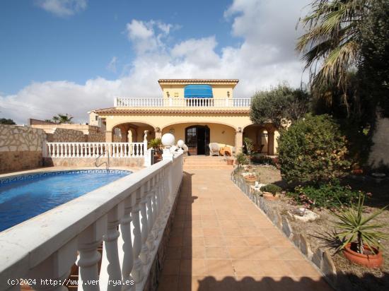 VILLA INDEPENDIENTE EN LA MATA CON VISTAS AL MAR - TORREVIEJA - ALICANTE