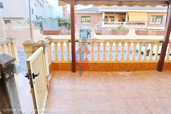 ¡ Bonito apartamento a 200m de la playa de Guardamar con 3 dormitorios y 3 baños! - ALICANTE