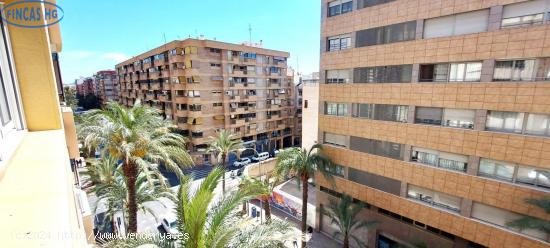 EXCLUSIVA, VIVIENDA CENTRICA CON CUATRO DORMITORIOS Y GARAJE INCLUIDO - ALICANTE