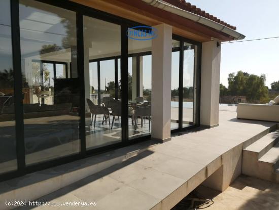 Moderno chalet en los Girasoles con 2000 m2 de parcela - ALICANTE