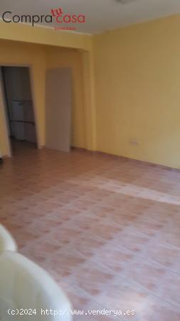 LOCAL JUNTO A PLAZA SOMORROSTRO.ALQUILER.- - SEGOVIA