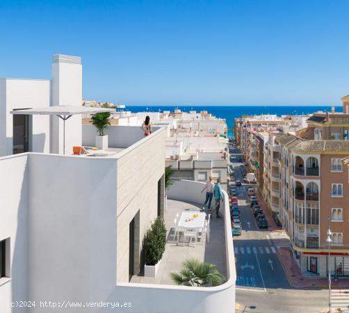 Ático de 2 dormitorios con vistas al mar en un nuevo complejo residencial en Torrevieja. - ALICANTE