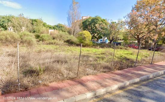 Se vende magnífica parcela urbana haciendo esquina - MALAGA