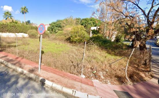 Se vende magnífica parcela urbana haciendo esquina - MALAGA