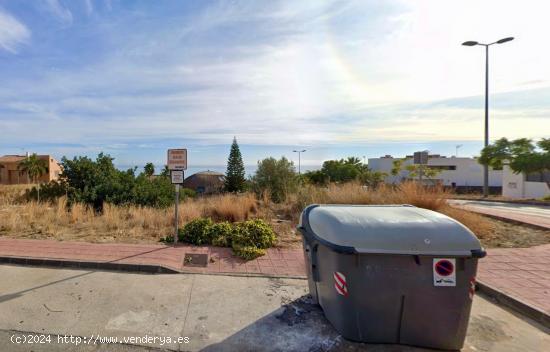 Se vende parcela haciendo esquina con vistas al mar en Retamar de Benalmádena. - MALAGA