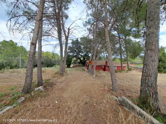  CHALET DE ORIGEN BIEN CONSERVADO CON PISCINA - VALENCIA 